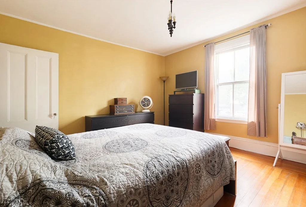 327 Lafayette St, Salem