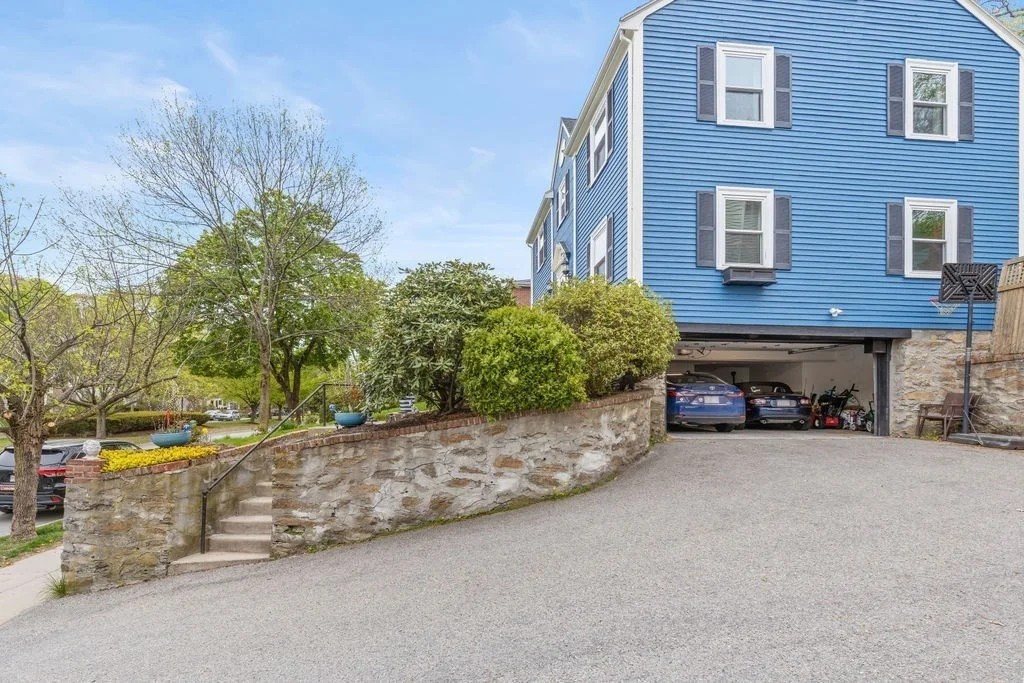 542 Commonwealth Ave, Newton