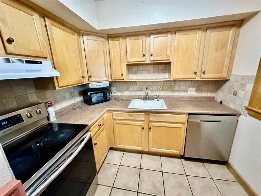 104 Oak St, Brockton