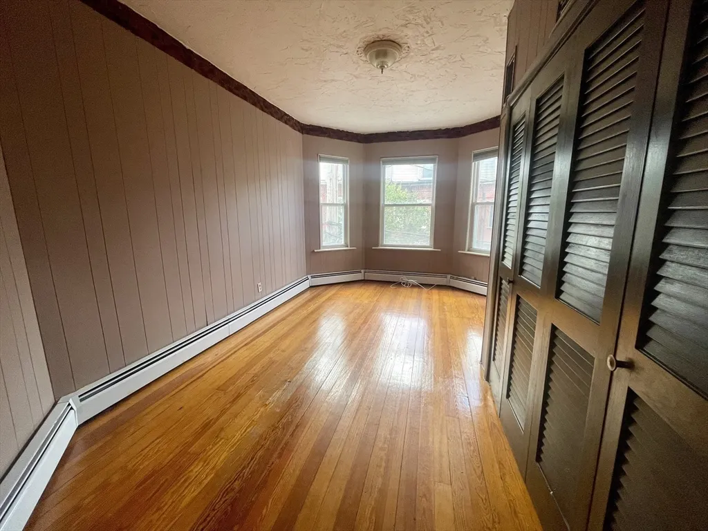 136 Saratoga St, East Boston