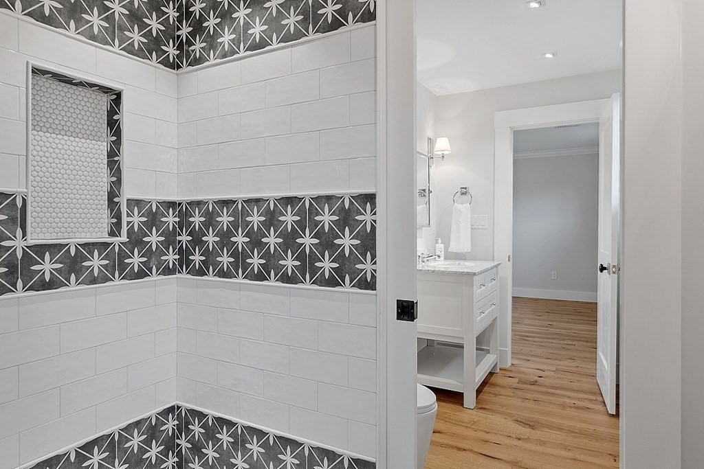 24 Mccallar Ln, Concord