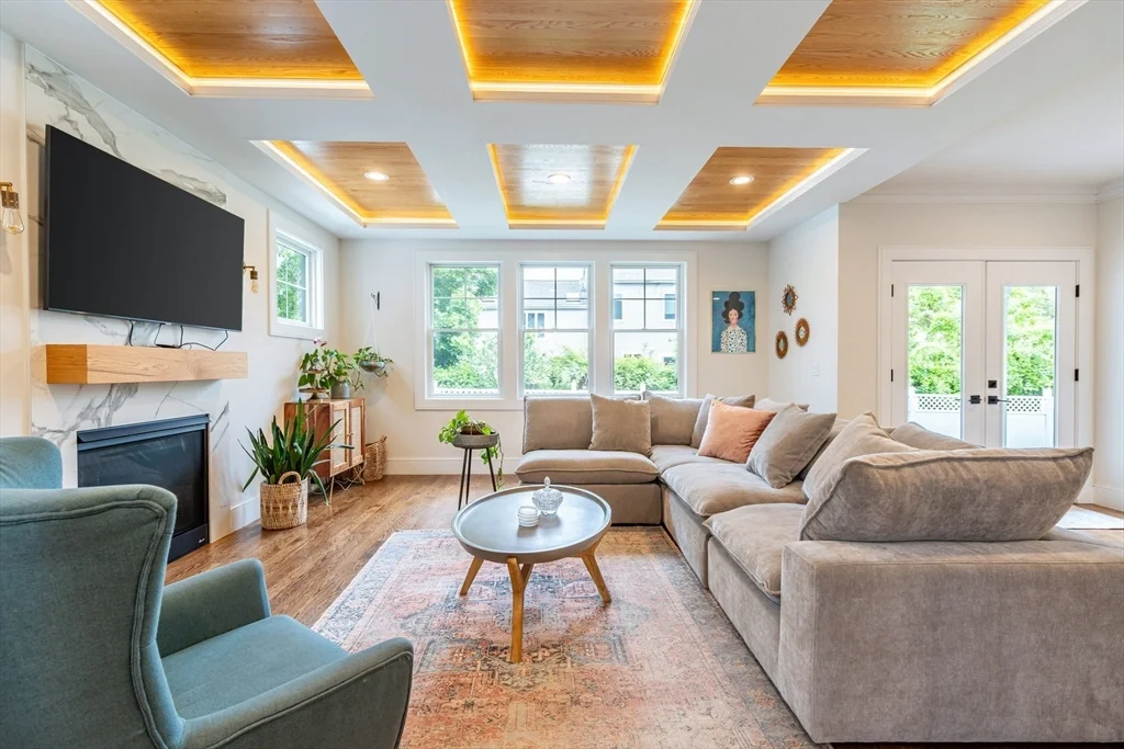 19 Shute Path, Newton Center