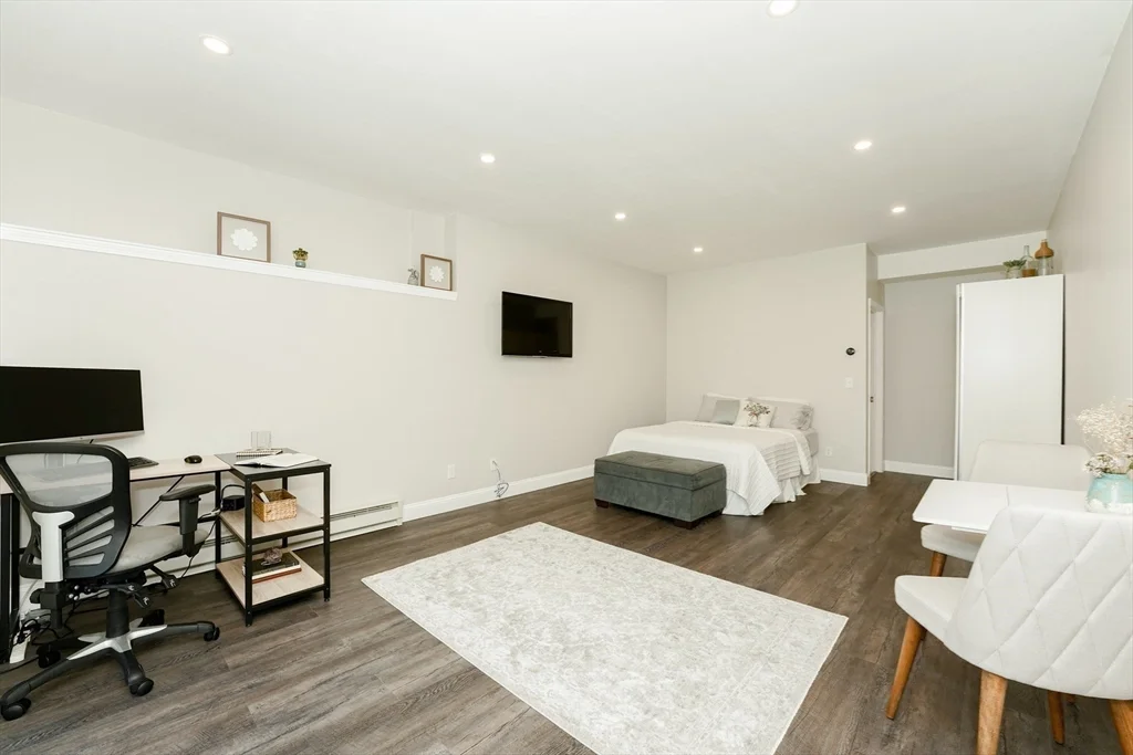 18 Cleary Cir, Norfolk