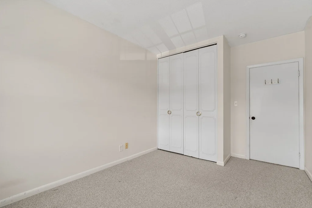 10 Lake Shore Ct, Brighton