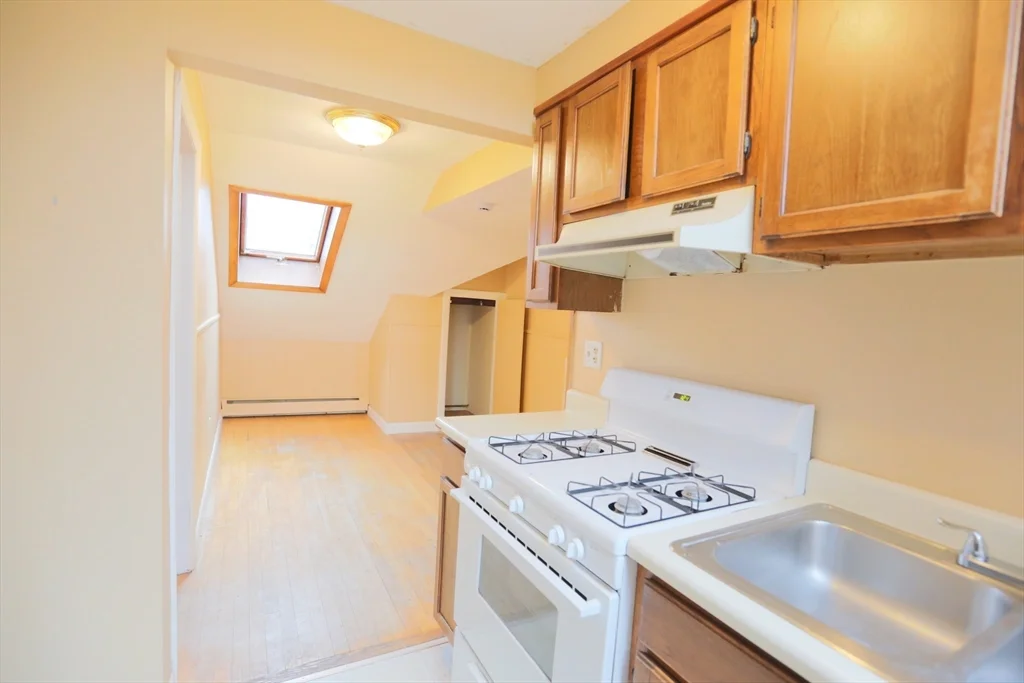 889 Pine, Fall River