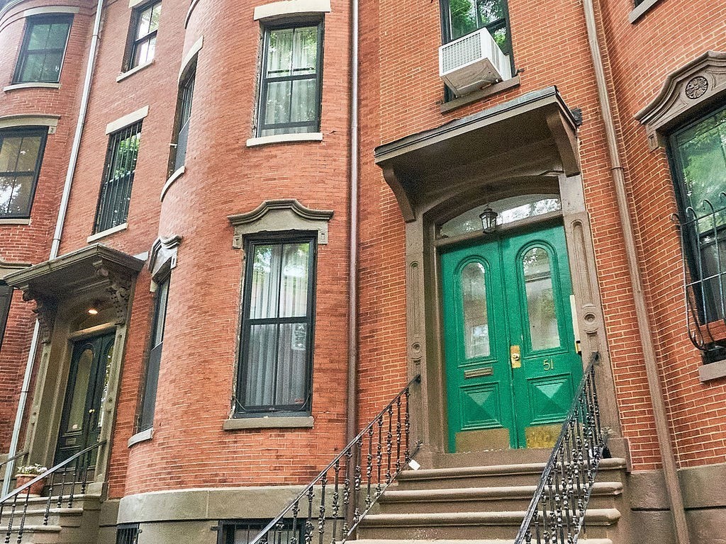 51 E Springfield, South End