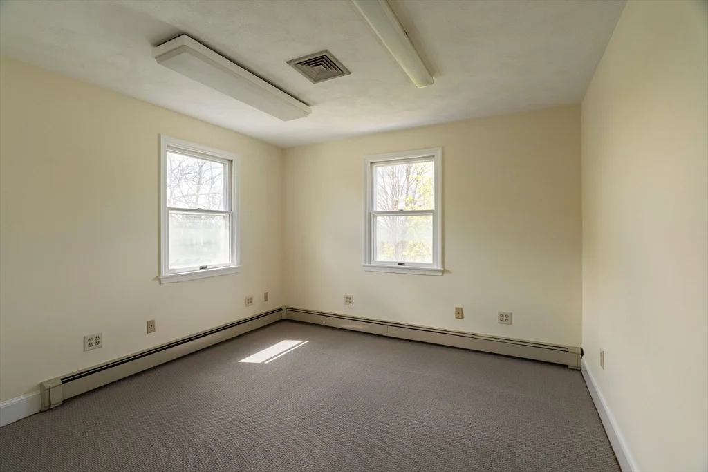99 Garfield Ave, Woburn