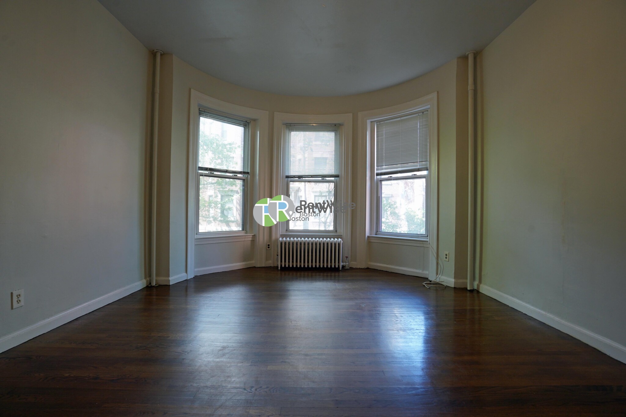 45 Carlton St, Longwood