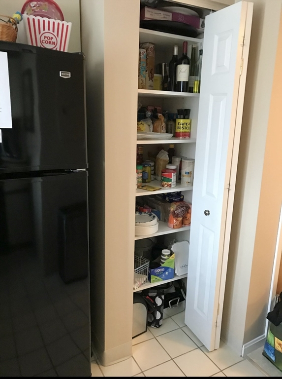 200 Ledgewood Dr, Stoneham