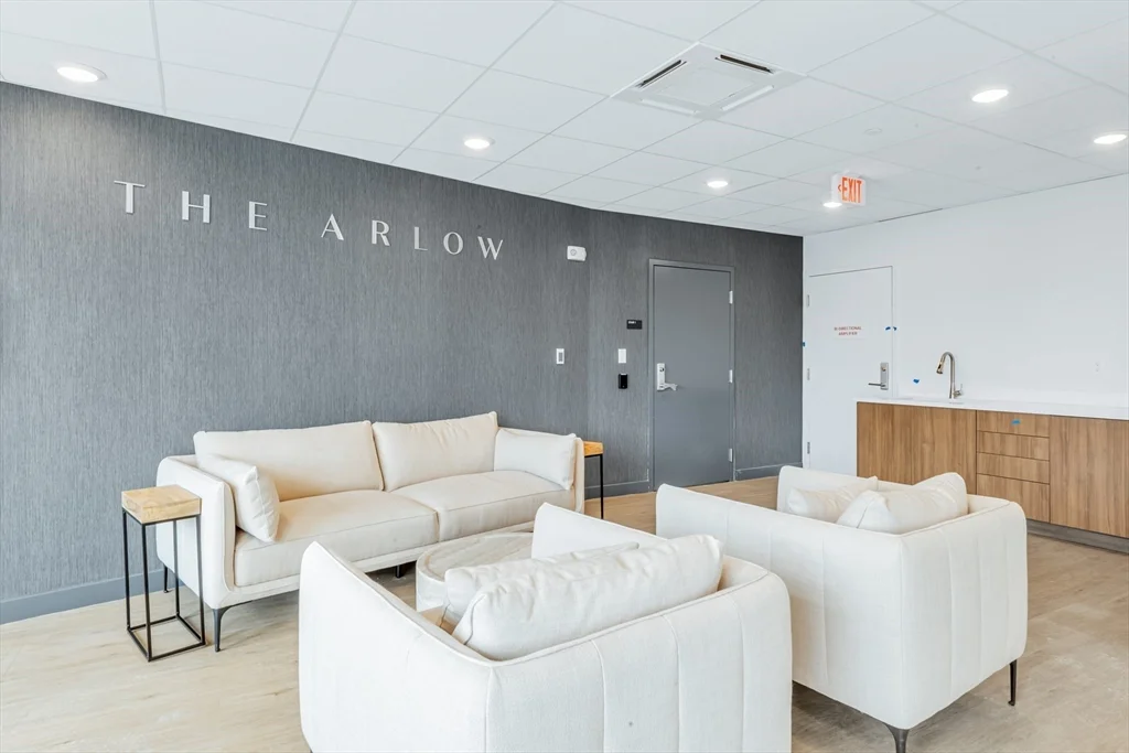 375 Cummins Highway, Roslindale