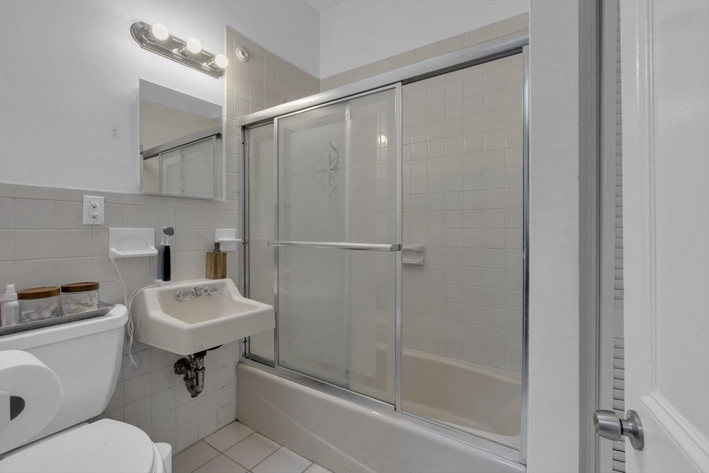 75 Newbury St, Back Bay