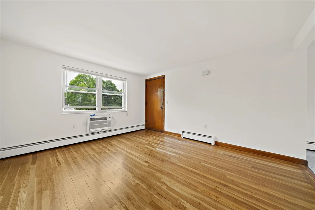 161 Neponset Valley Pkwy, Hyde Park