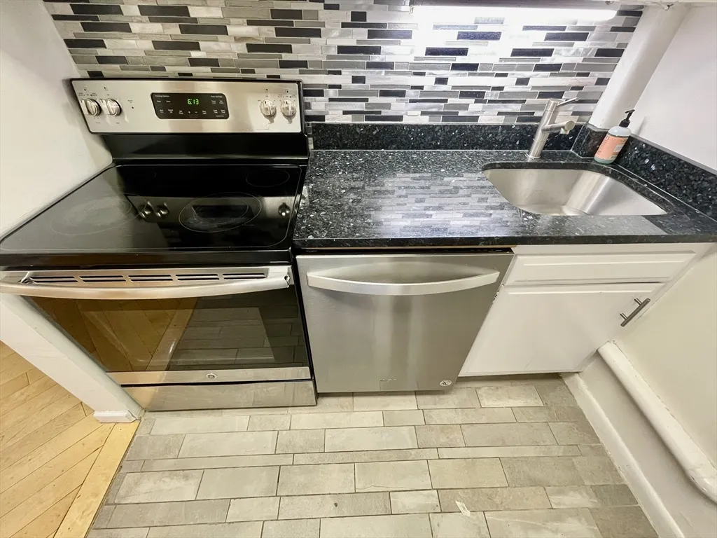 1643 Cambridge St, Mid-Cambridge