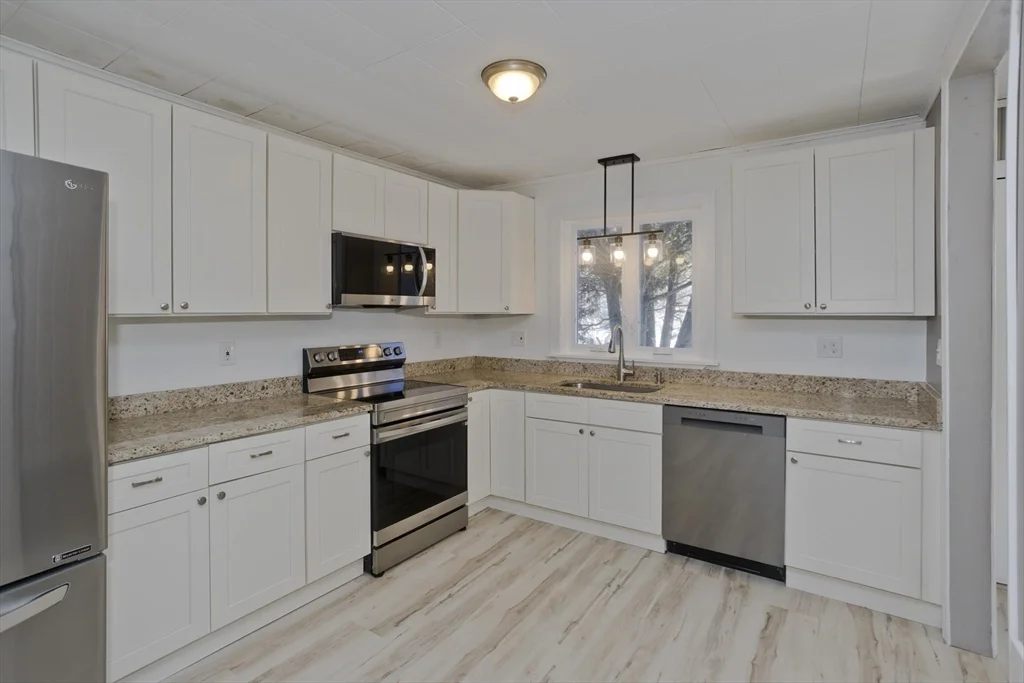 16 Knightville Dam Rd, Huntington