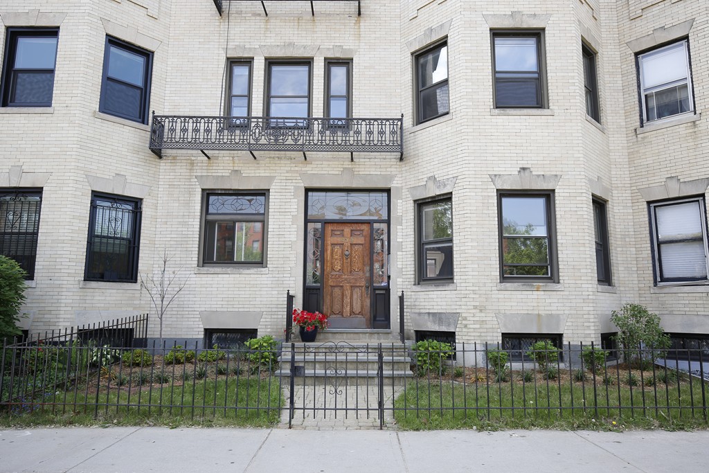 919 Beacon St, Fenway