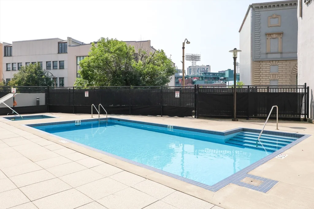 566 Commonwealth, Fenway
