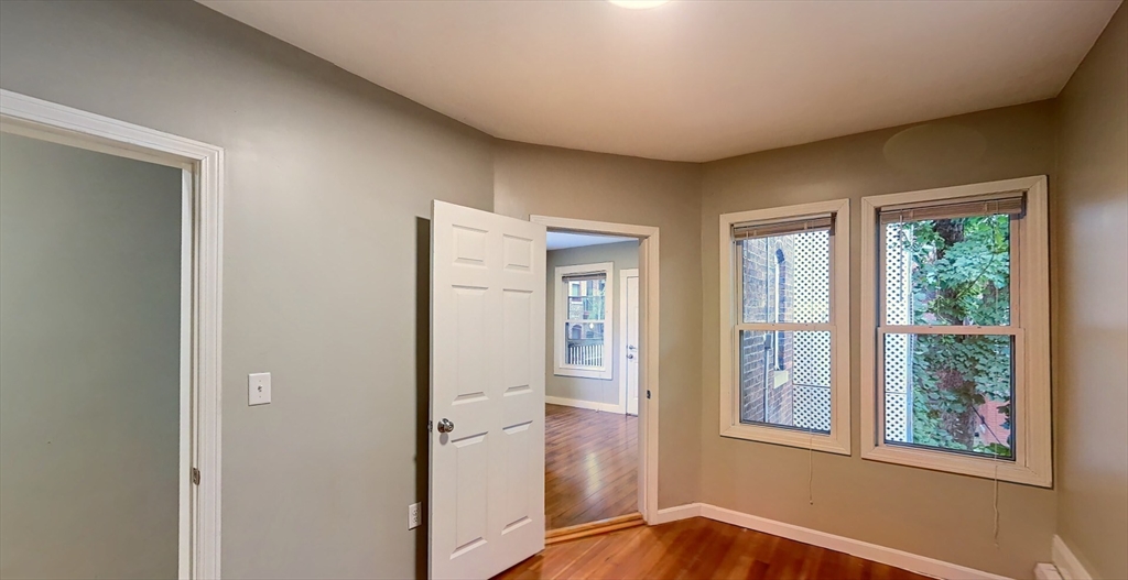 4A Weld Ave, Roxbury