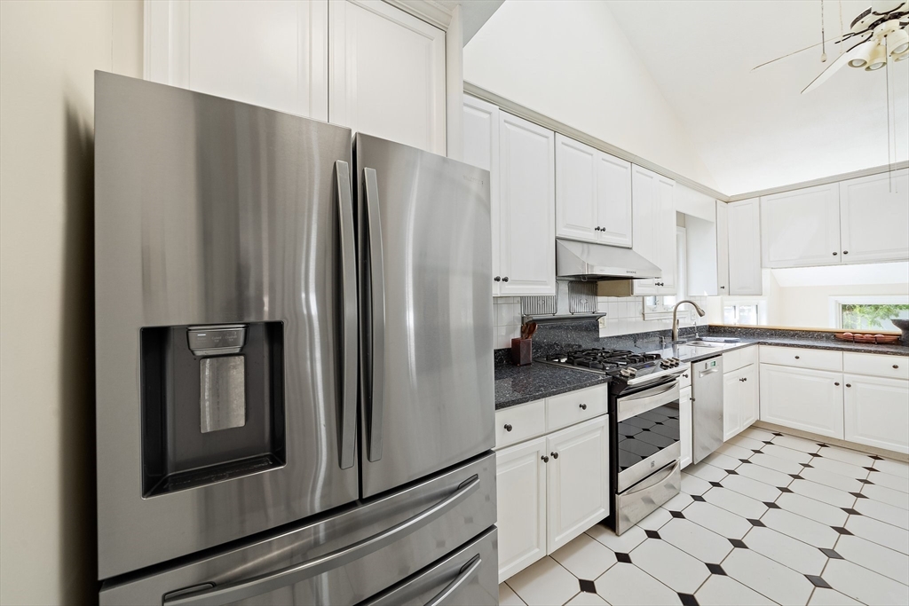 28 Mansfield Rd, Wellesley