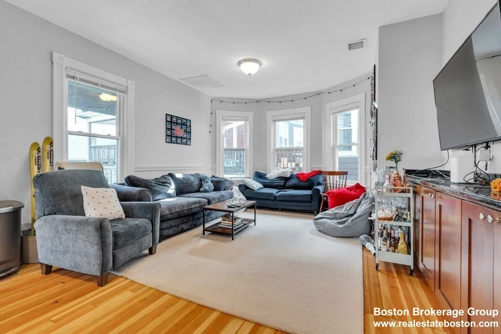 180 Saint Alphonsus St, Mission Hill