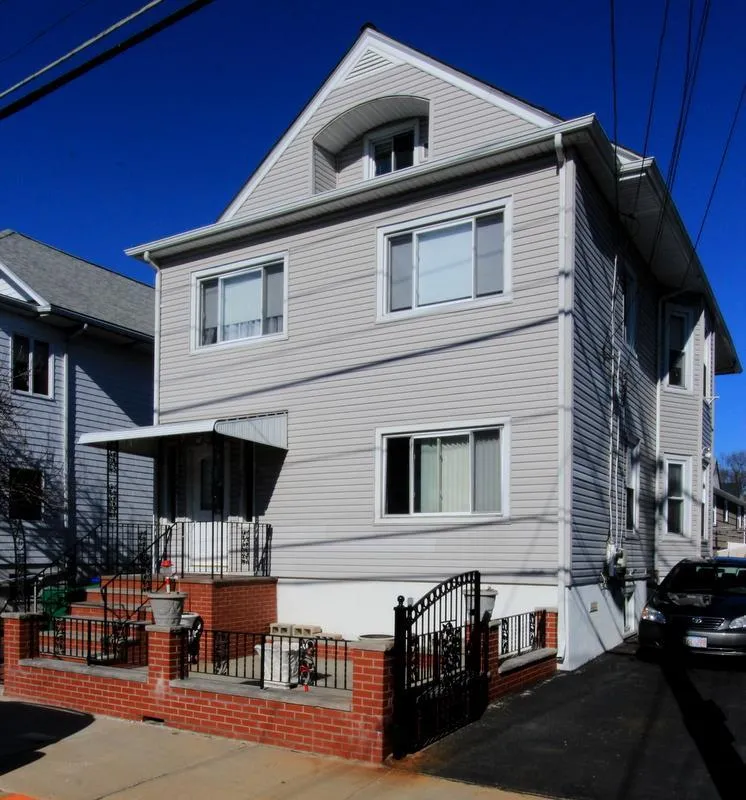 122 Willis Ave, South Medford