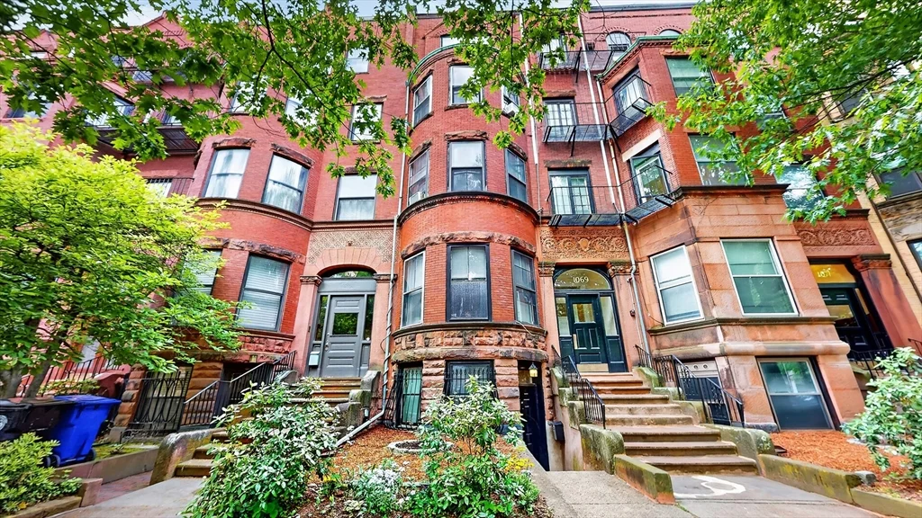 1069 Beacon St, Coolidge Corner