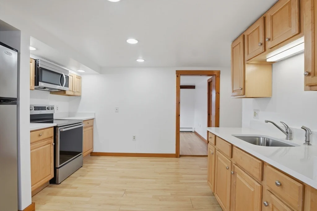 92 Main St, Hopkinton