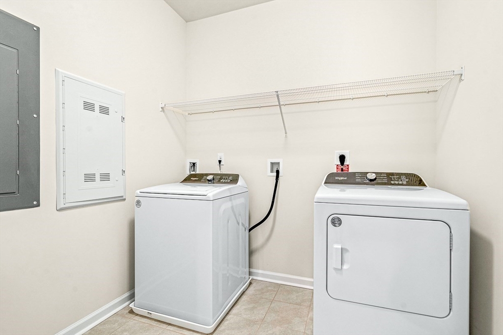 2 Stratton Dr, Woburn