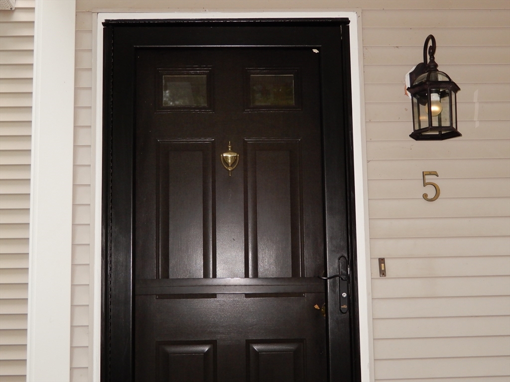 5 Bradshaw Ln, Foxboro