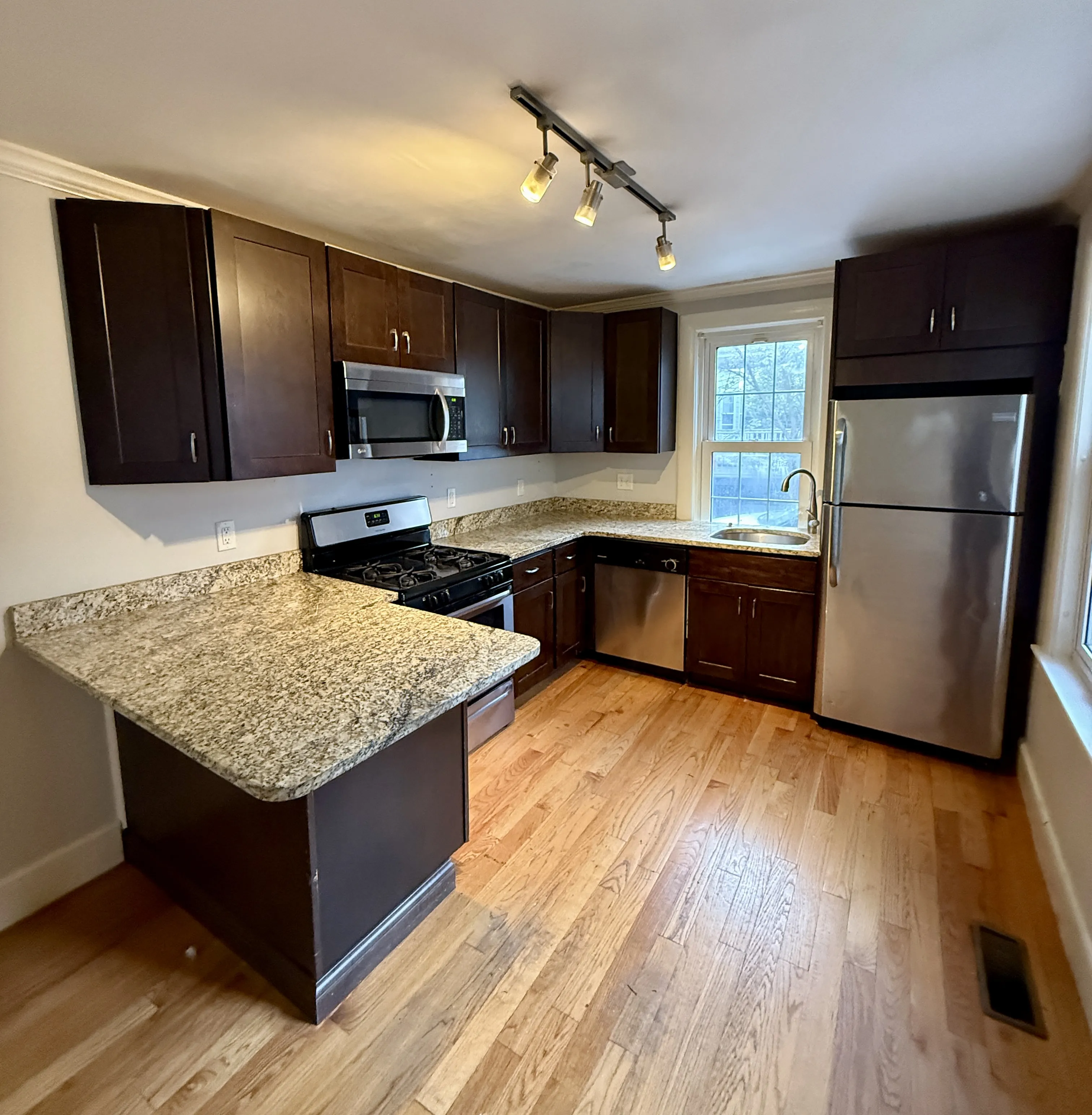 2 Braemore Rd, Brighton