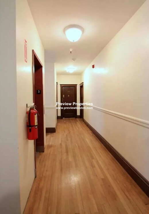 27 Park Dr, Fenway