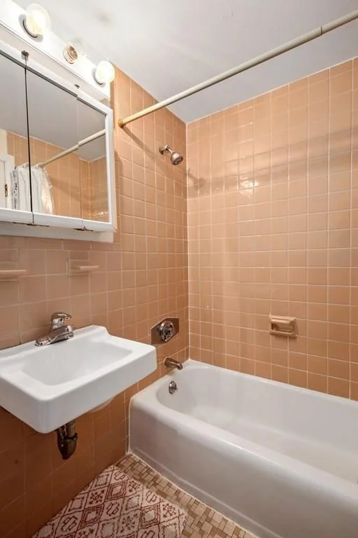 8 Old Colony, Arlington