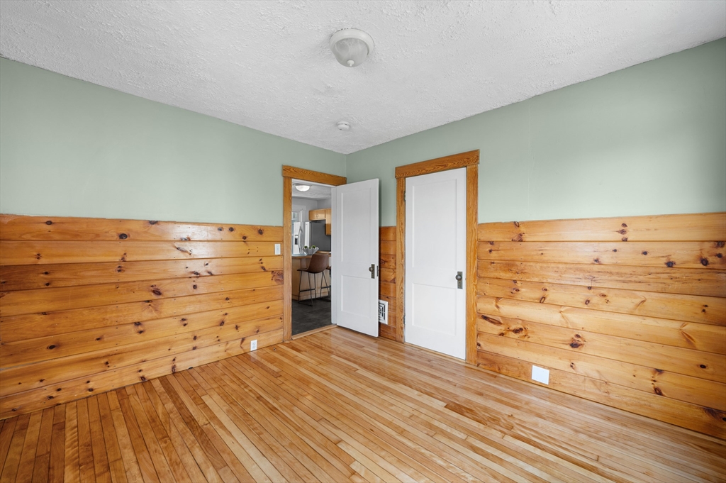 8 Beekman St, Fitchburg