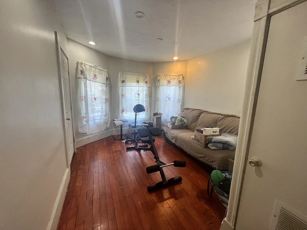 75 Intervale St, Brockton