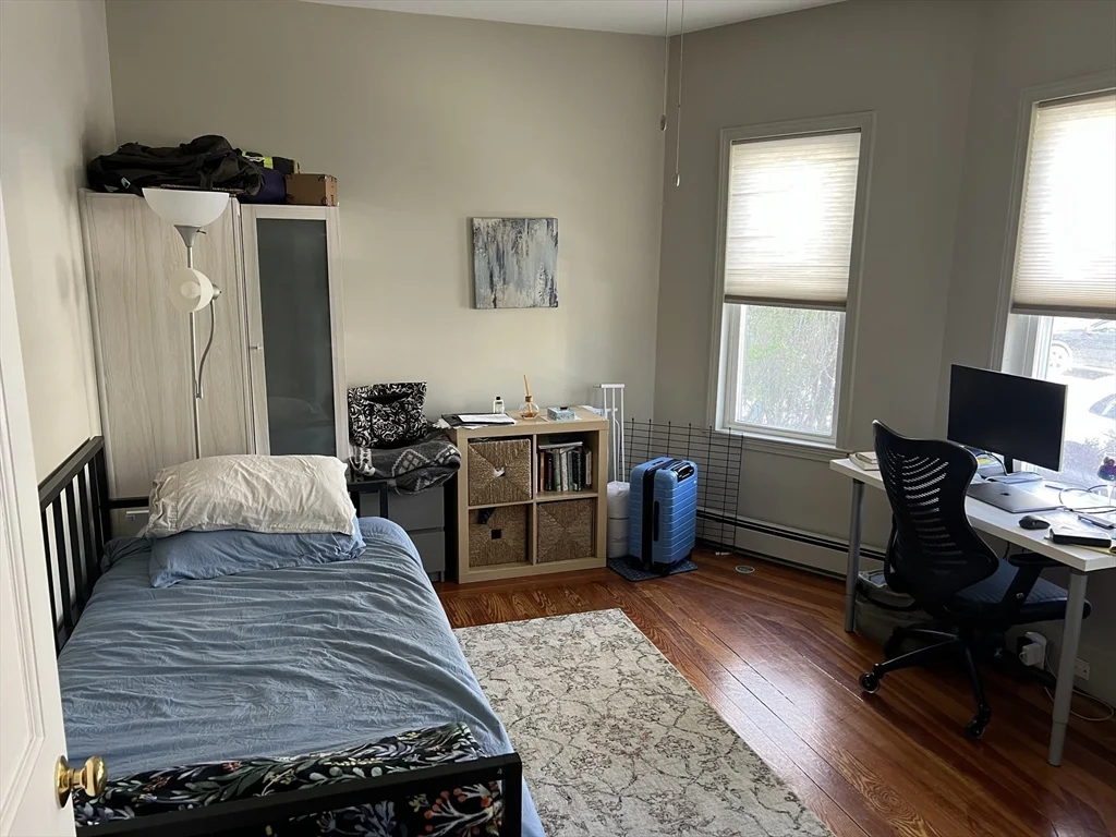 90 Park Ave, Strawberry Hill