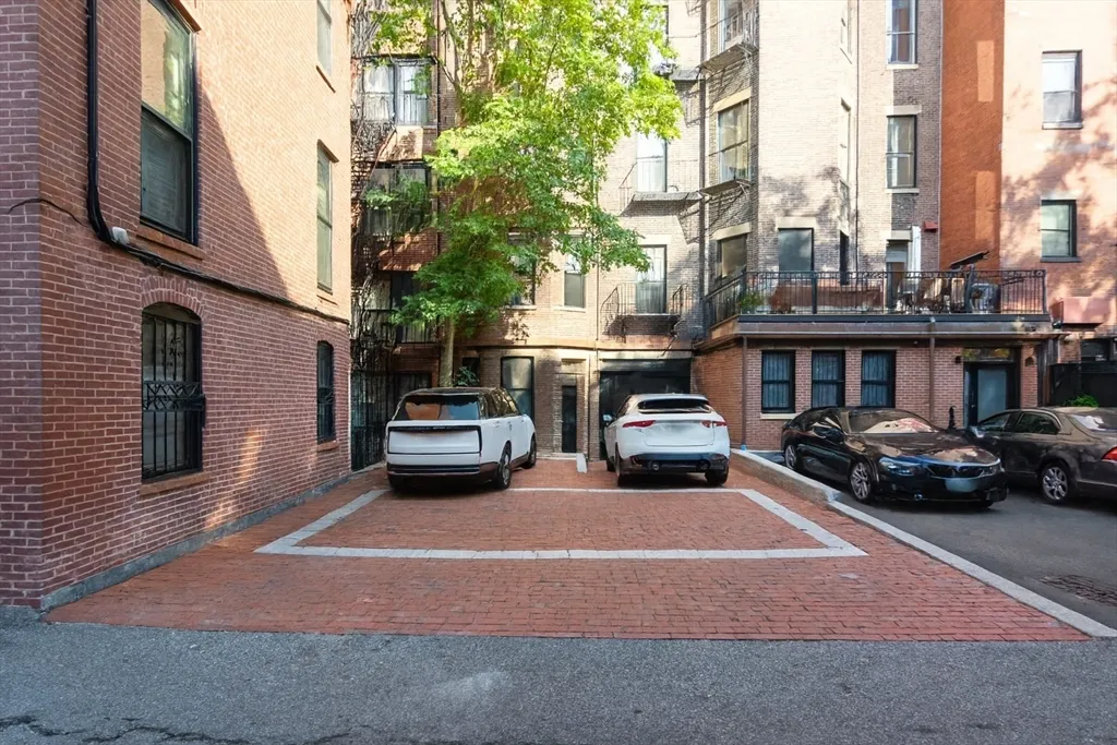 288 Commonwealth Ave, Back Bay