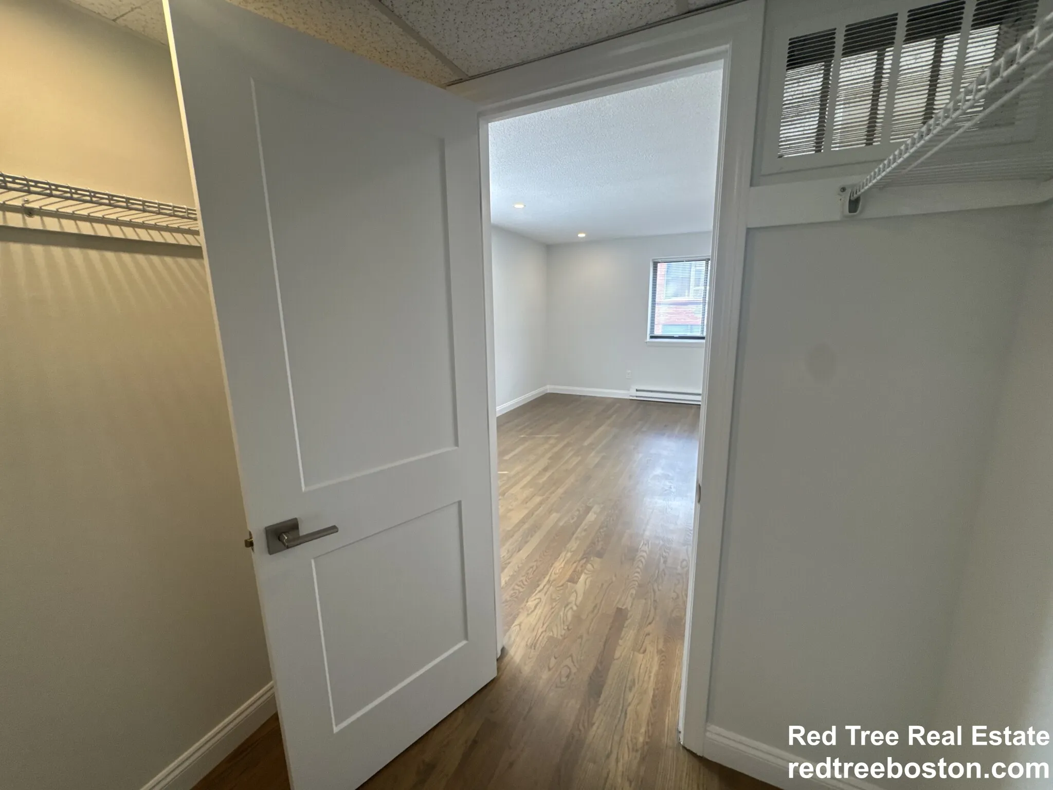 320 Hammond Pond Pkwa, Chestnut Hill