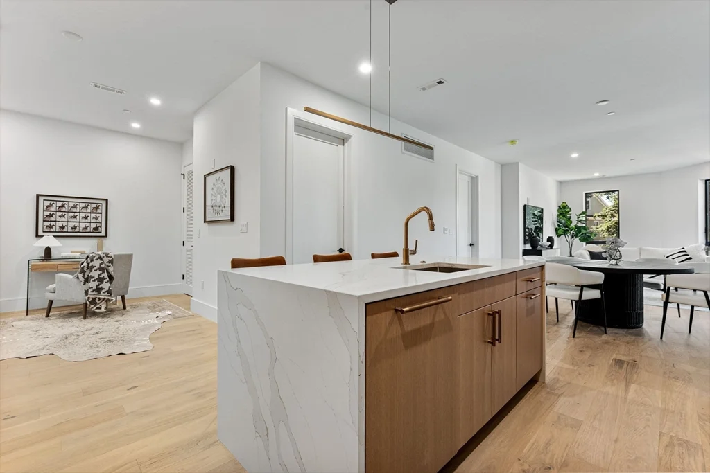 1114 Beacon St, Newton Center