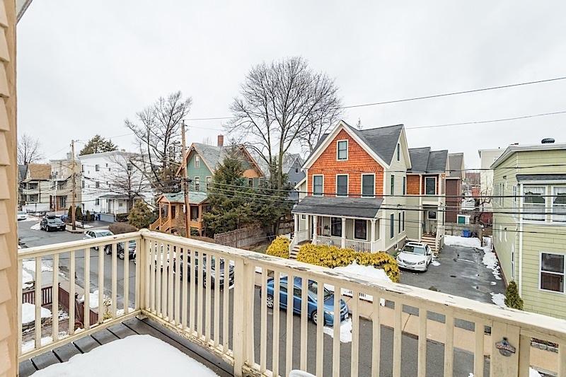 32 Hawthorne St, Davis Square