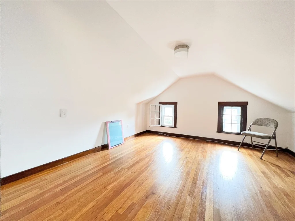 31 Grassmere Rd, Chestnut Hill