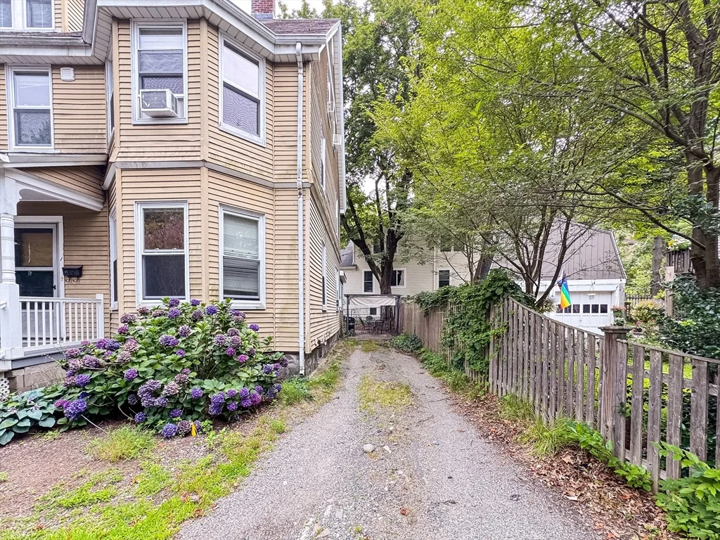 11 Maple Cir, Newton