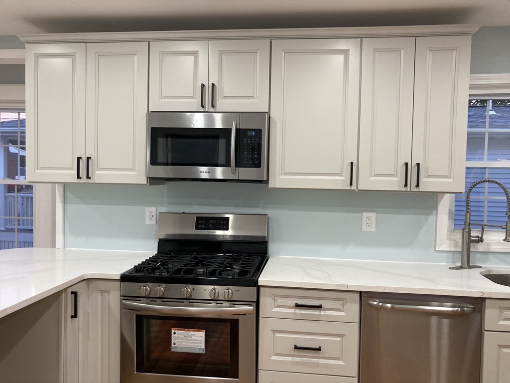 64 Samoset Ave, Hull