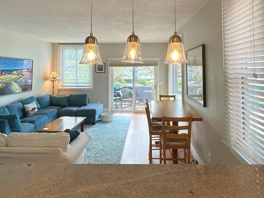5 Pirate's Ln, East Gloucester