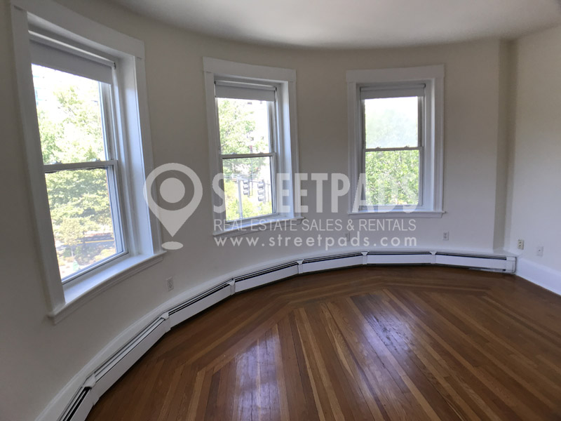 1539 Beacon St, Griggs Park