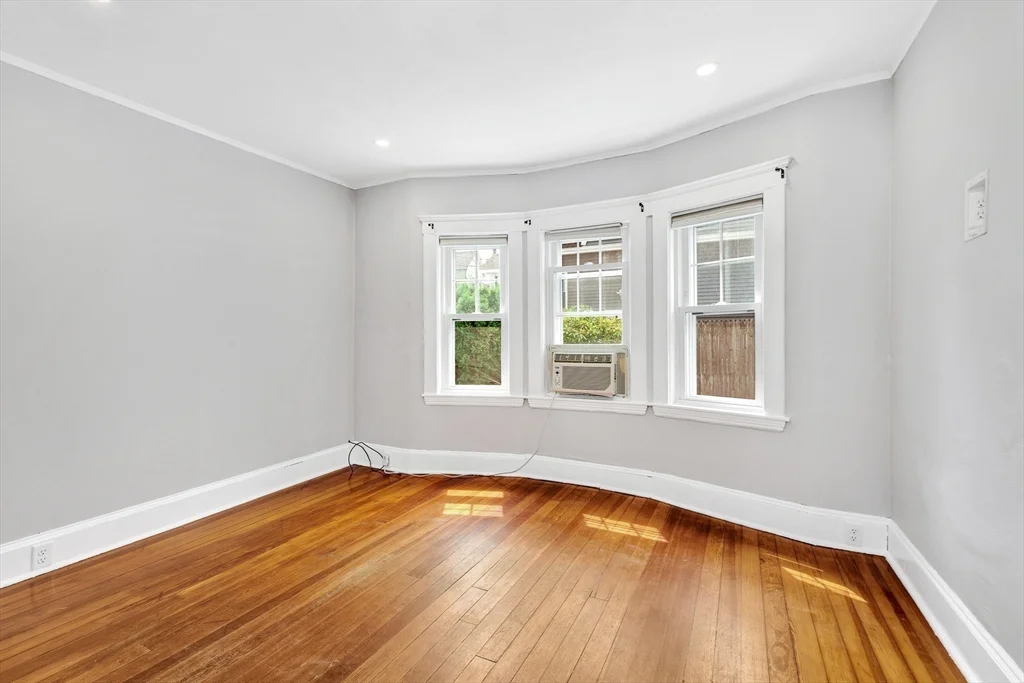 36 Marshall St, Winthrop Center