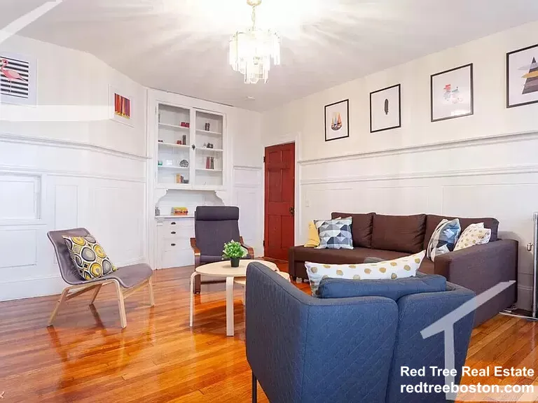 1247 Beacon St, Coolidge Corner