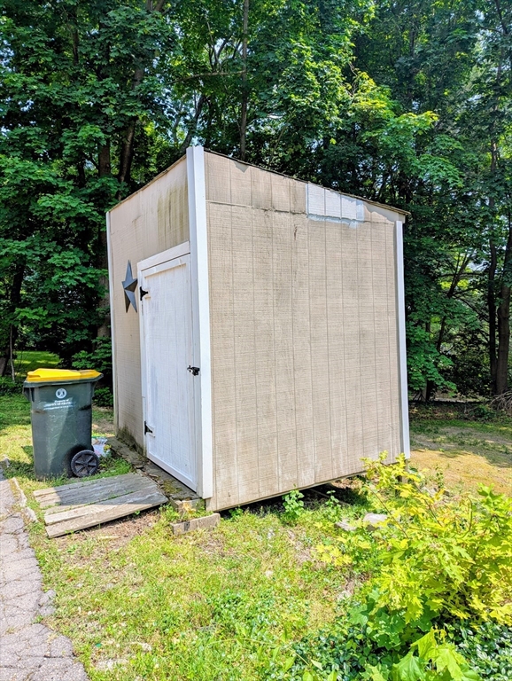 1 Conlyn Ave, Franklin