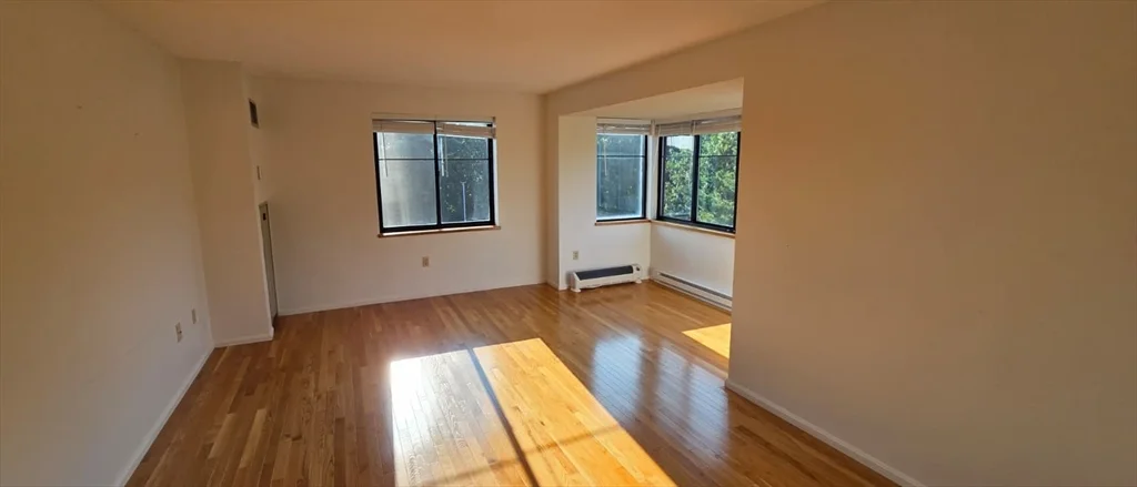 200 Ledgewood Dr, Stoneham