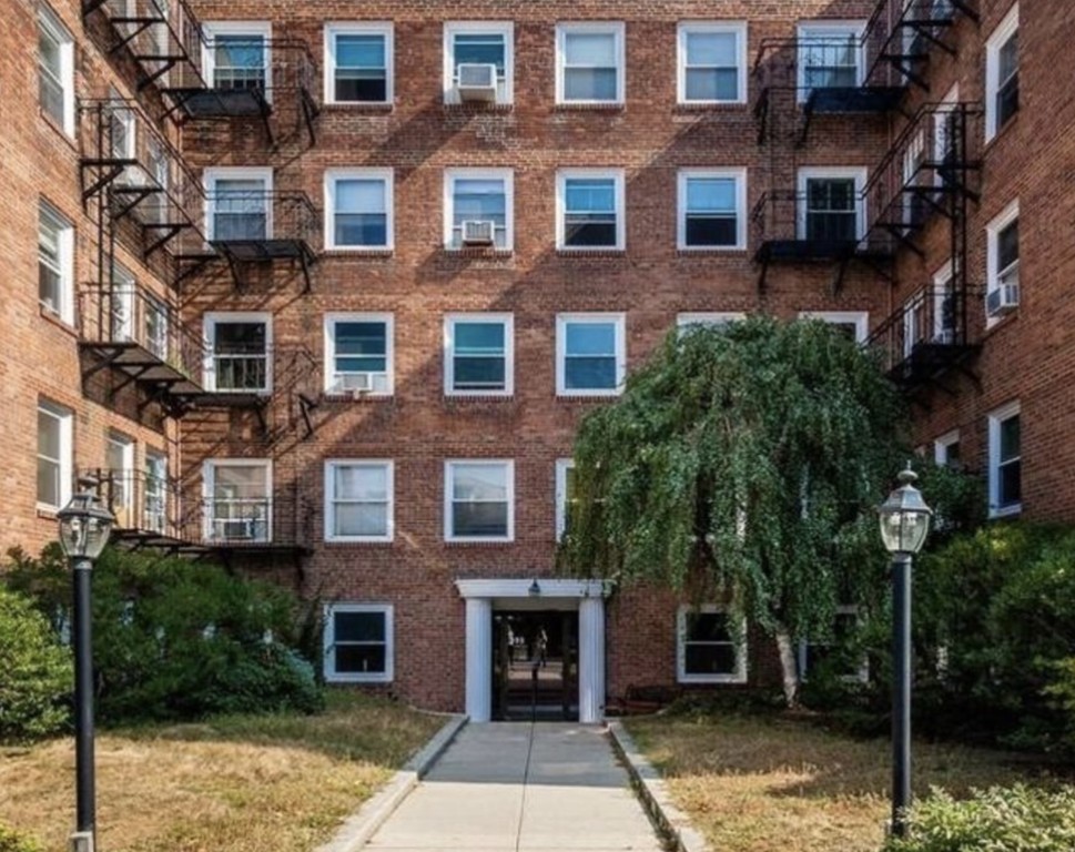 395 Broadway, Central Square