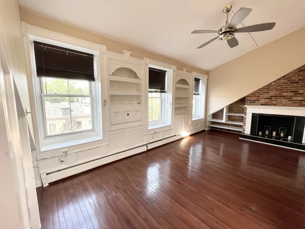 670 Massachussetts, South End