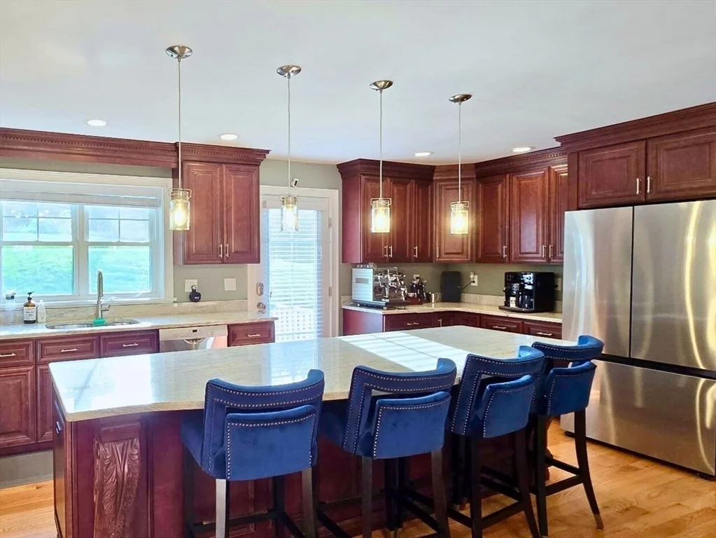 34 Fieldstone Dr, Burlington